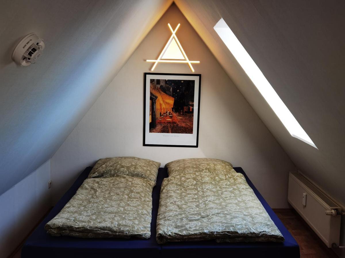Gemuetliche Dachwohnung Mit Kleiner Oder Grosser Dachterrasse Nebeneinander Wolmirstedt エクステリア 写真