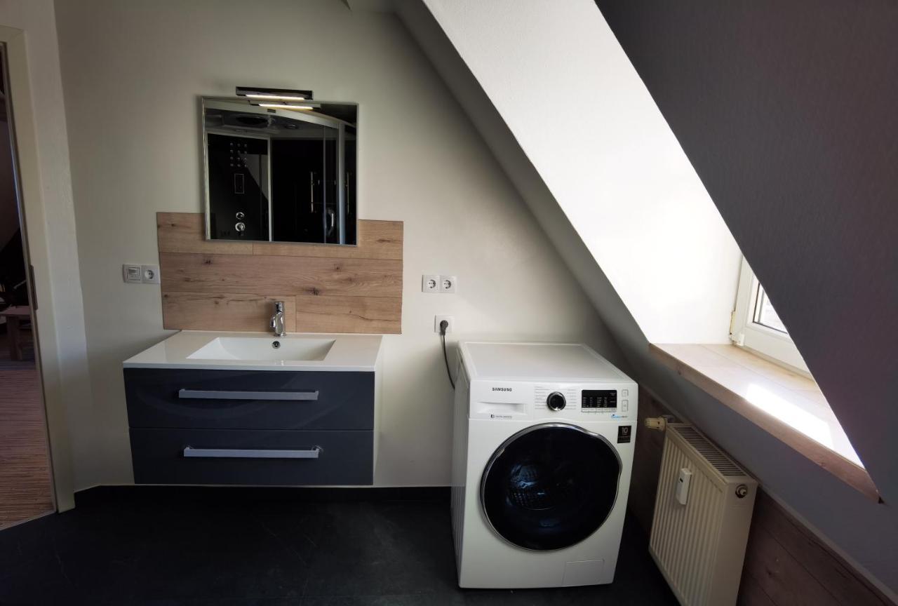 Gemuetliche Dachwohnung Mit Kleiner Oder Grosser Dachterrasse Nebeneinander Wolmirstedt エクステリア 写真