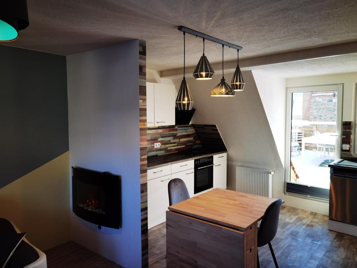 Gemuetliche Dachwohnung Mit Kleiner Oder Grosser Dachterrasse Nebeneinander Wolmirstedt エクステリア 写真
