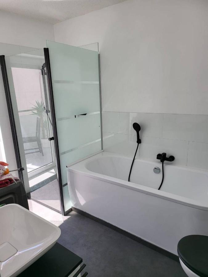 Gemuetliche Dachwohnung Mit Kleiner Oder Grosser Dachterrasse Nebeneinander Wolmirstedt エクステリア 写真