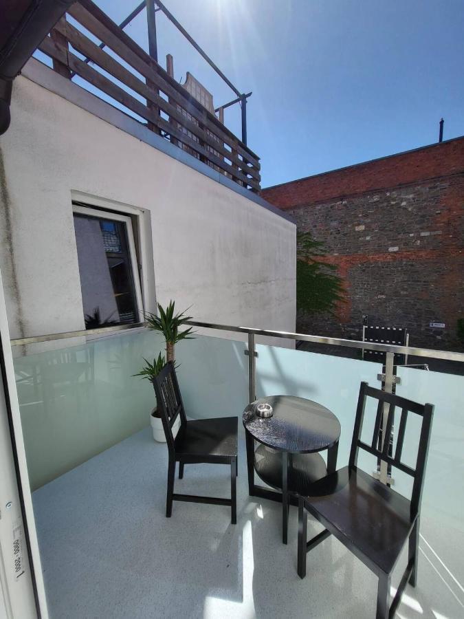 Gemuetliche Dachwohnung Mit Kleiner Oder Grosser Dachterrasse Nebeneinander Wolmirstedt エクステリア 写真
