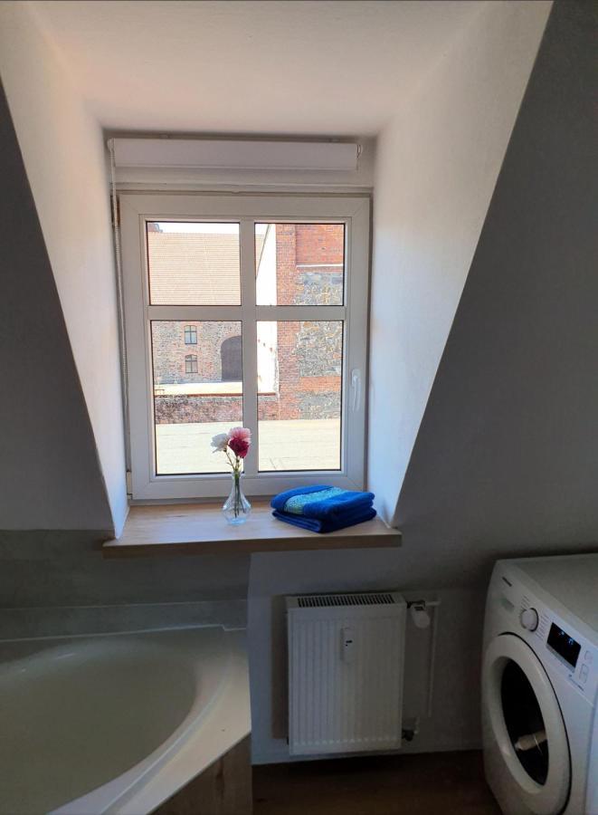 Gemuetliche Dachwohnung Mit Kleiner Oder Grosser Dachterrasse Nebeneinander Wolmirstedt エクステリア 写真