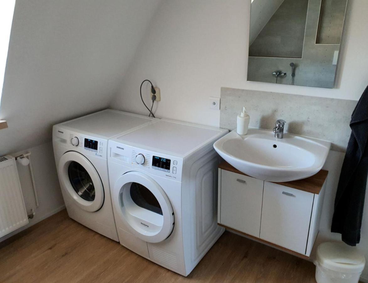 Gemuetliche Dachwohnung Mit Kleiner Oder Grosser Dachterrasse Nebeneinander Wolmirstedt エクステリア 写真