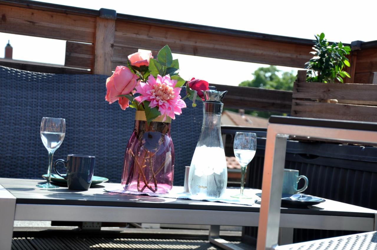Gemuetliche Dachwohnung Mit Kleiner Oder Grosser Dachterrasse Nebeneinander Wolmirstedt エクステリア 写真